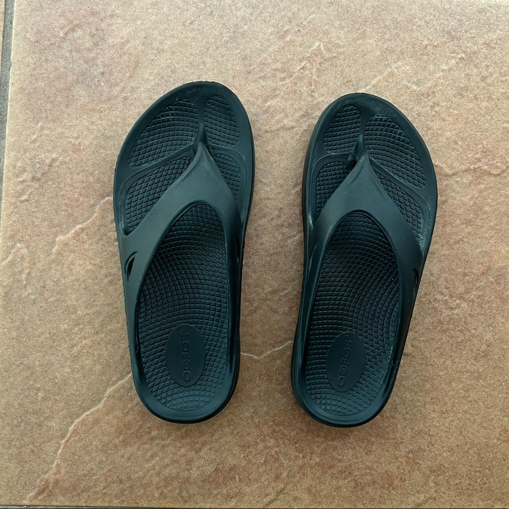 Oofos ooriginal thong sandals - black